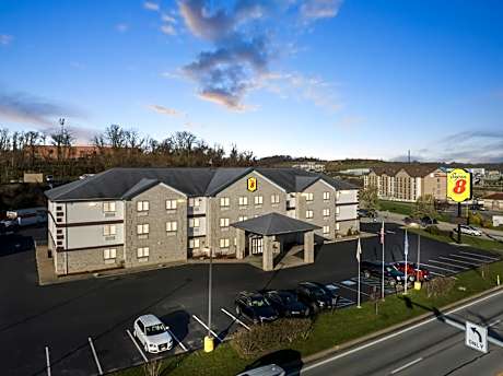 Super 8 by Wyndham Uniontown PA