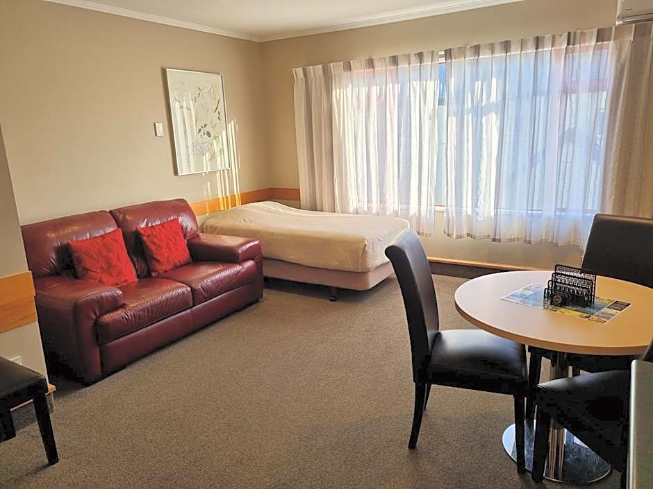 Amross Court Motor Lodge