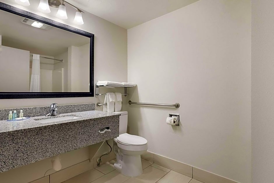 Quality Suites I-44