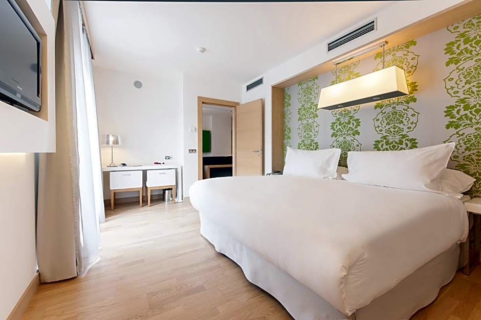 Occidental Praha Five