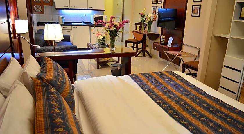 Comfort Hotel Suites