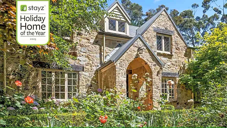 FROGWELL HOLLOW immerse into an idyllic fairytale