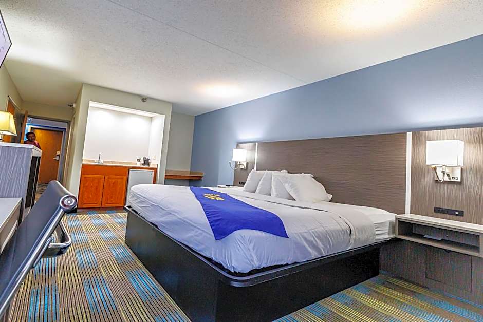 Photo 1 of 9 of Standard 1 King Bed