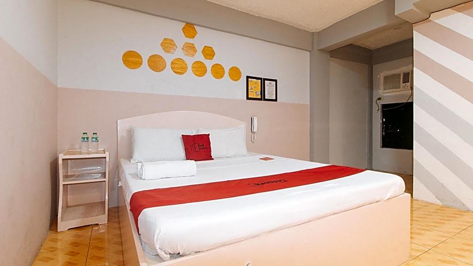 RedDoorz @ Sun Miles Hotel