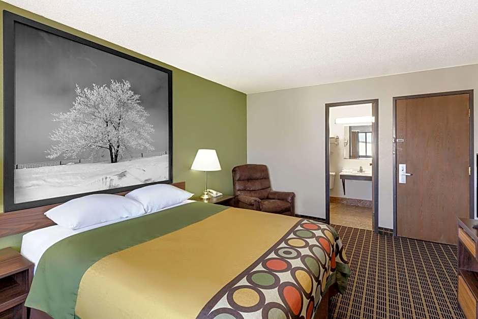 Super 8 by Wyndham Norfolk