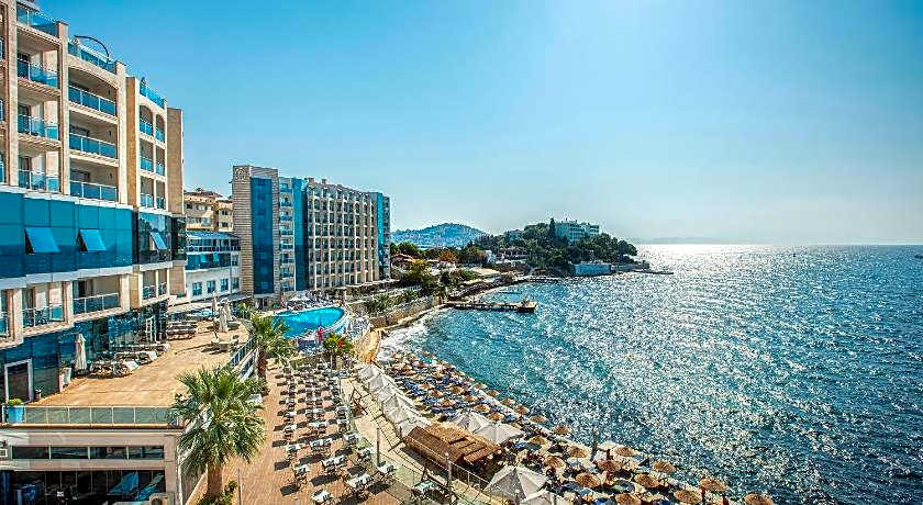 Charisma De Luxe Hotel