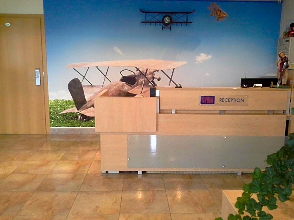 Sky High Hotel Airport 200 meters from the terminal