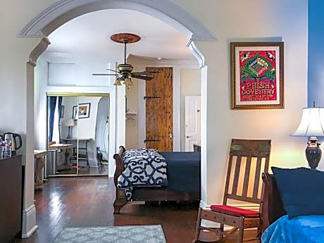 Deluxe King Suite