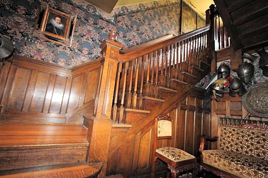 South Broadway Manor B&B - Near Fallingwater, Ohiopyle State Park, Hiking & Biking trails GAP