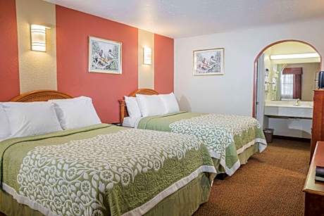 2 Queen Beds Non-Smoking