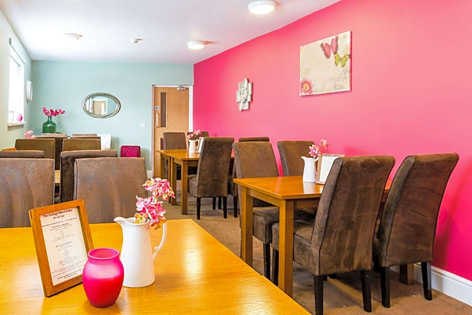 The Lounge Hotel & Bar