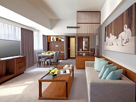 Suite with Mountain View