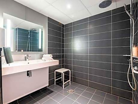 Standard Double Room - Mobility Accessible