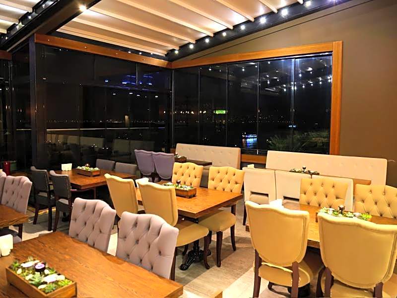 Pasaport Pier Hotel
