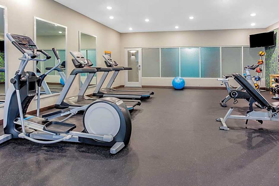 La Quinta Inn & Suites by Wyndham San Antonio Alamo City