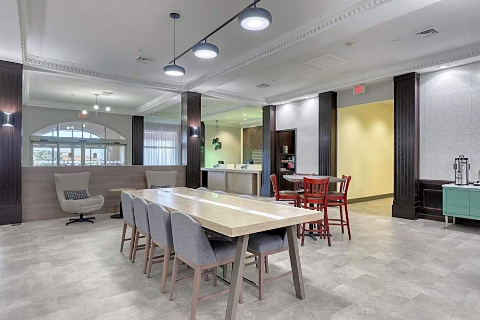 Holiday Inn Hotel & Suites Madison West - Middleton By IHG