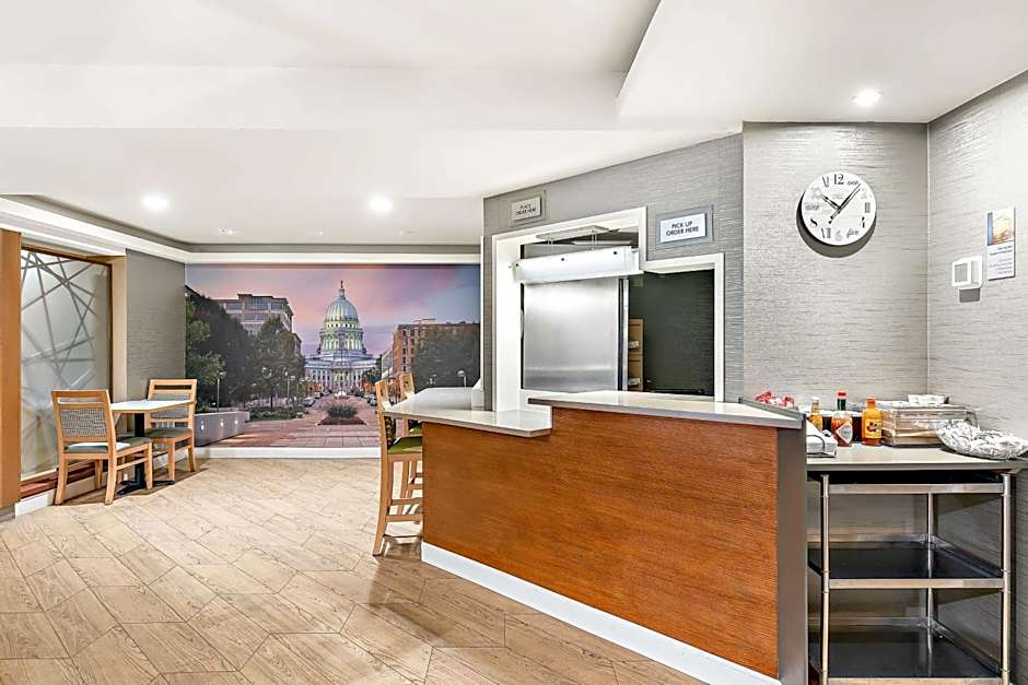 Best Western West Towne Suites