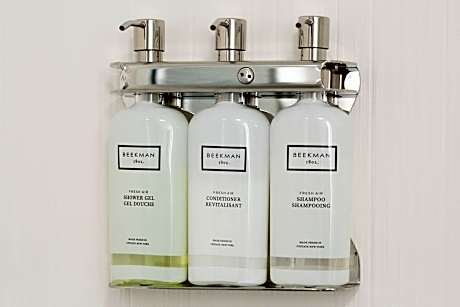 Studio, 1 King Bed with Sofa bed (1 King Bed and 1 Double Sofa Bed)