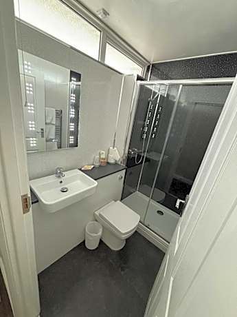 Family Room (2 Adults + 1 Child)