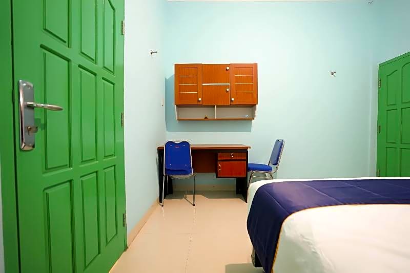 OYO 2738 818 Home Stay