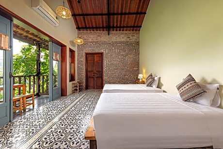 Family Room with Garden View