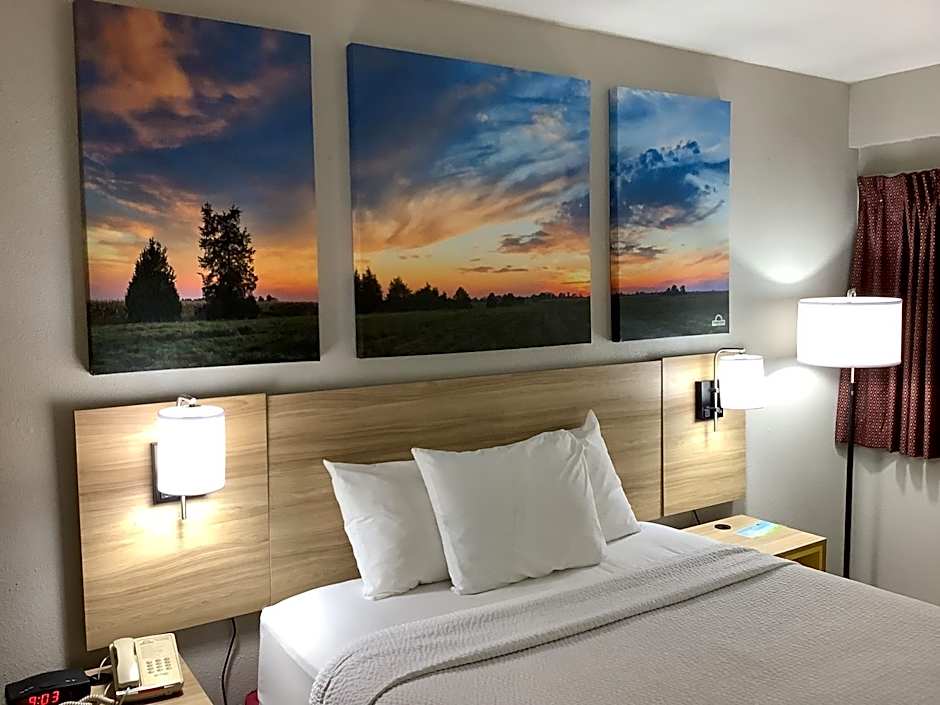 Days Inn by Wyndham Kingdom City