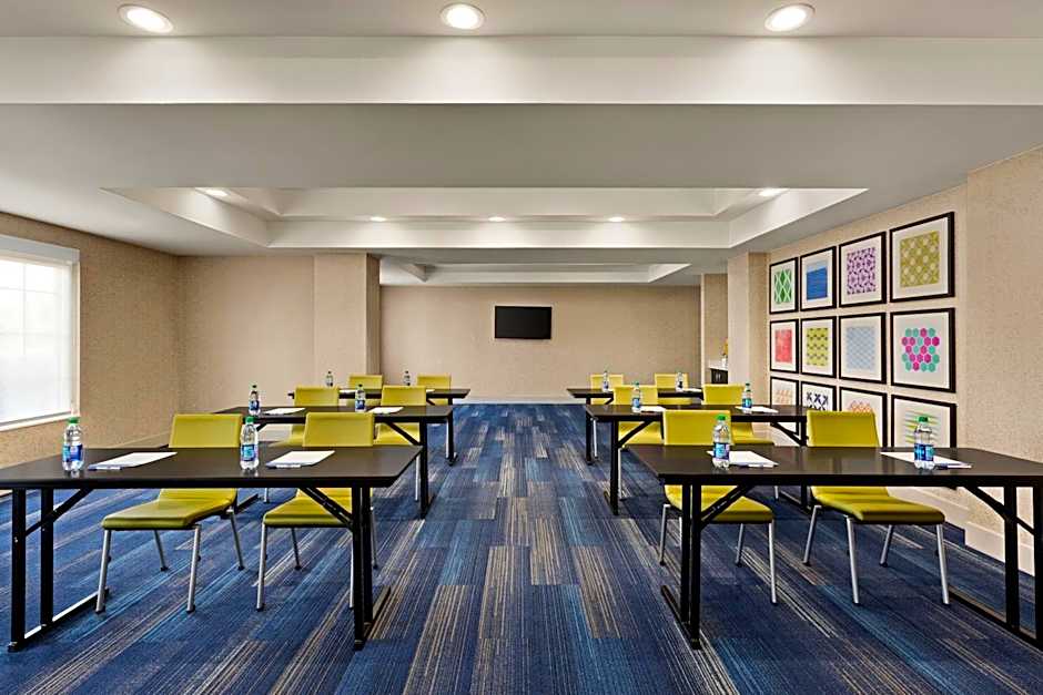 Holiday Inn Express Hotel & Suites Shawnee I-40 By IHG