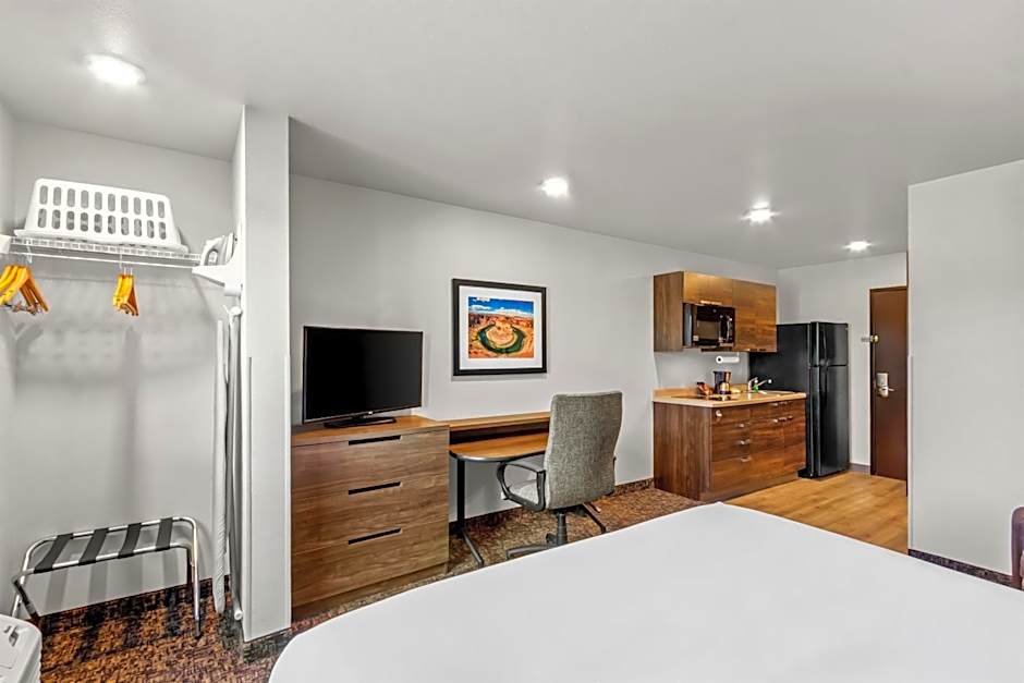 Sonesta Simply Suites Avondale