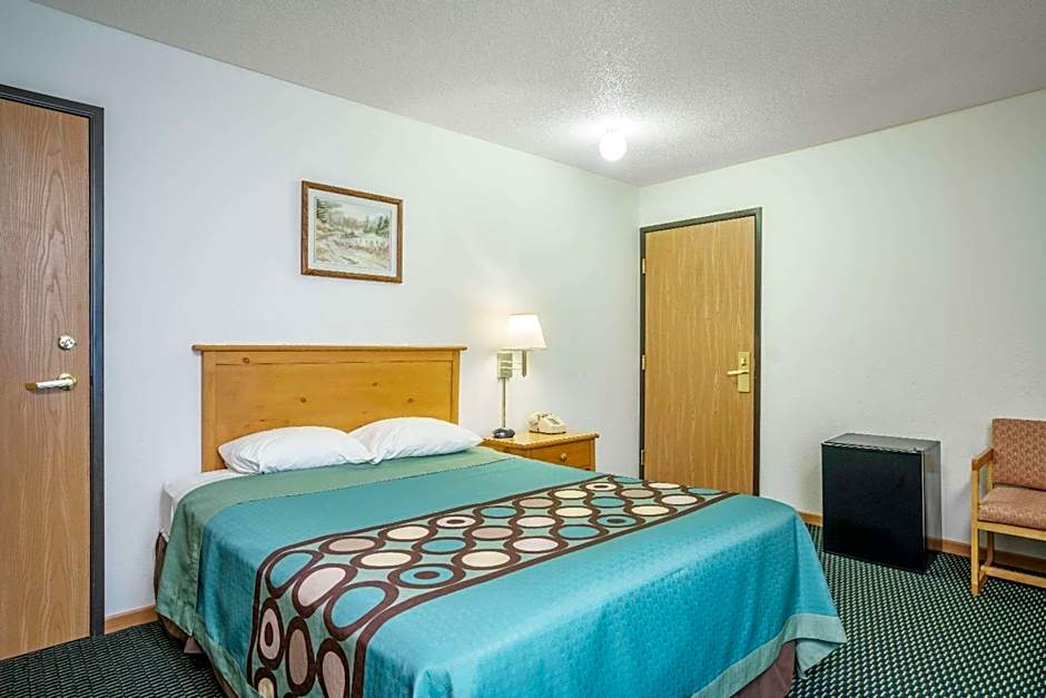 Photo 1 of 5 of 1 Queen Bed, Mobility Accessible