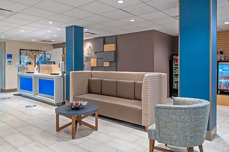 Holiday Inn Express Hotel & Suites Woodbridge By IHG