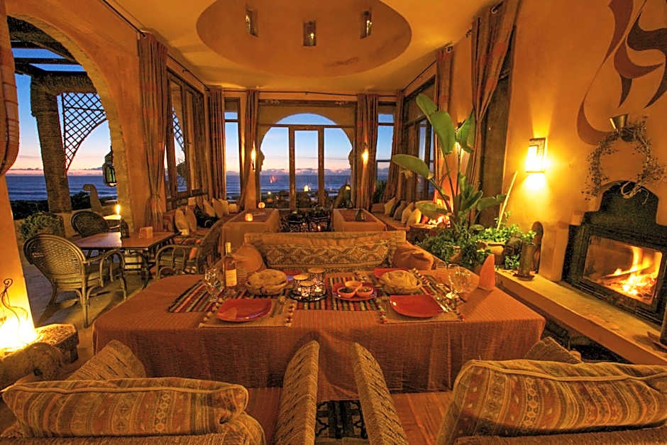 Dar Danse, the Bubble on the Beach