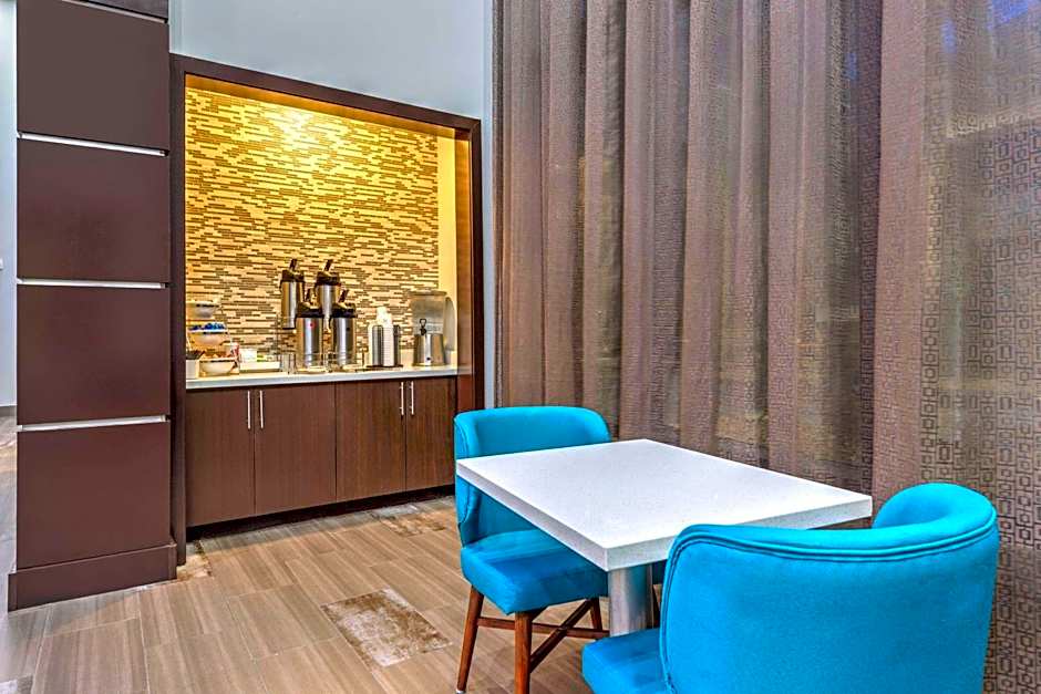 La Quinta Inn & Suites by Wyndham Tyler-University Area
