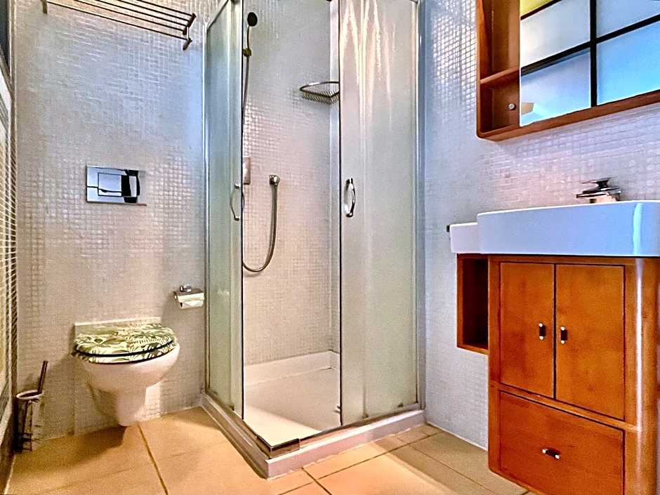 GuestHouse University by LR - self check in