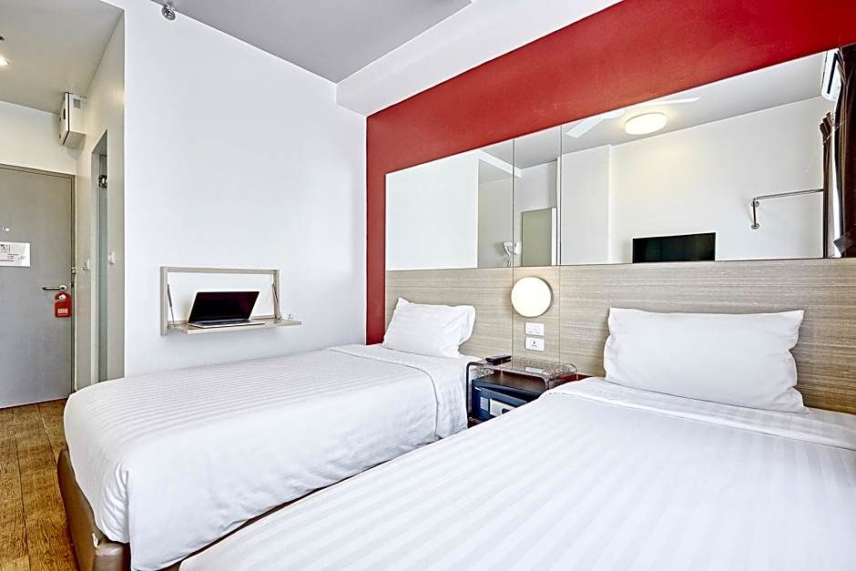 Easy Planet Phuket Patong
