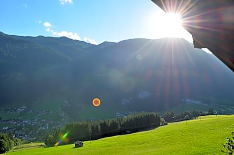 Apartment with Mountain View