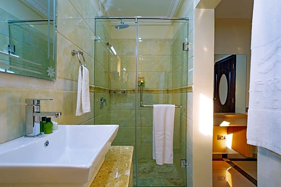West Lerruat Hotel