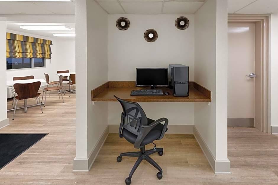 Super 8 by Wyndham Baton Rouge/I-10