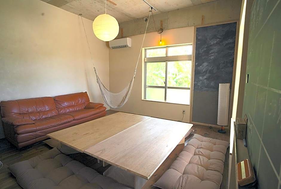 交流型ゲストハウス伊良部ジャーニーインIrabu Joureny INN#毎日みんなで夕食会#ゲストさんは20-30代が中心#海徒歩1分#空港車で5分#本格フィンランドサウナ付き#海と星と夕日が見える屋上あり