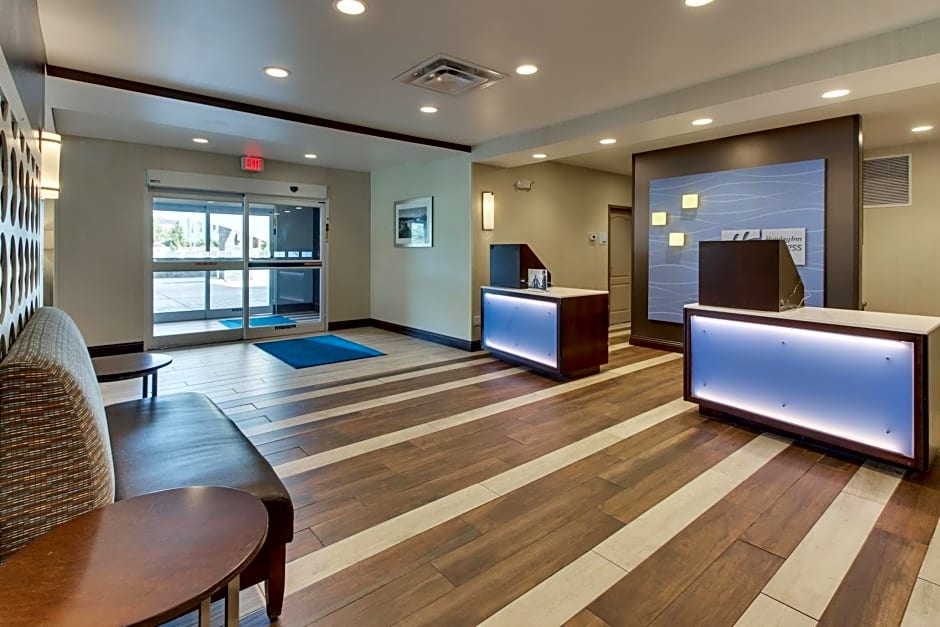 Holiday Inn Express & Suites Cheektowaga North East