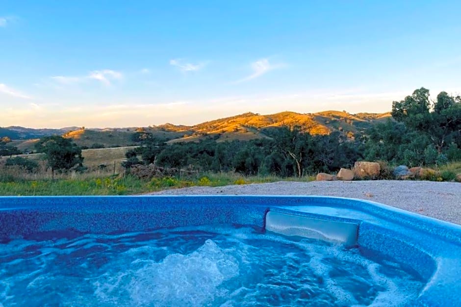 Amethyst - 1 Bed with Hot Tub - Kundalini Lodge