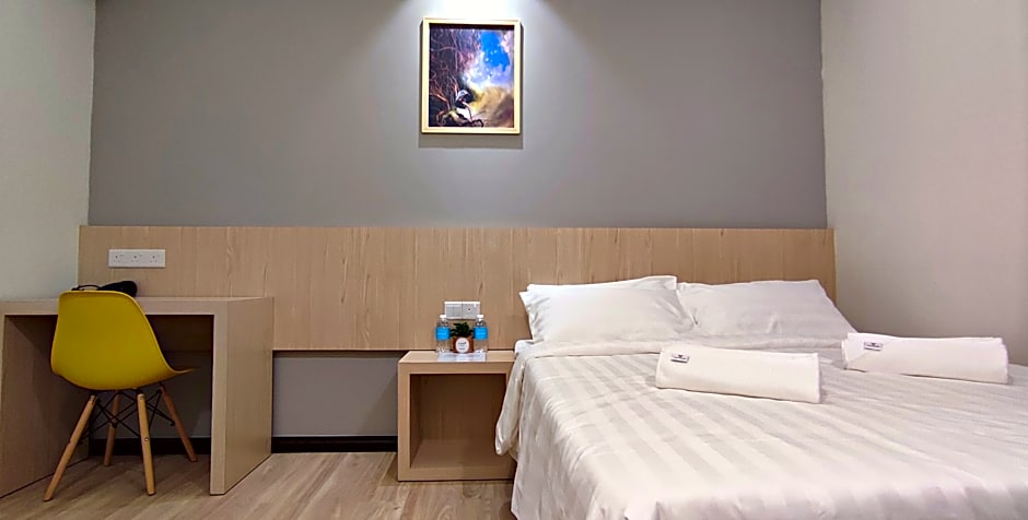 Photo 1 of 6 of Standard 1 Queen Bed