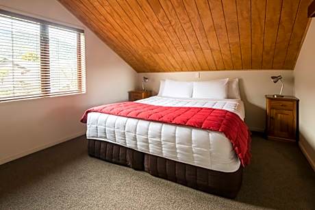 Two-Bedroom Villa with One Queen and One King Bed