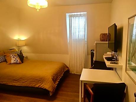 Deluxe Double Room with Shower