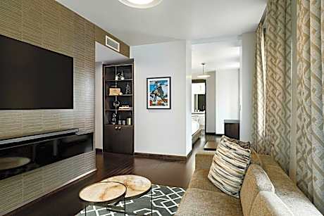 Suite, 1 King, Sofa bed