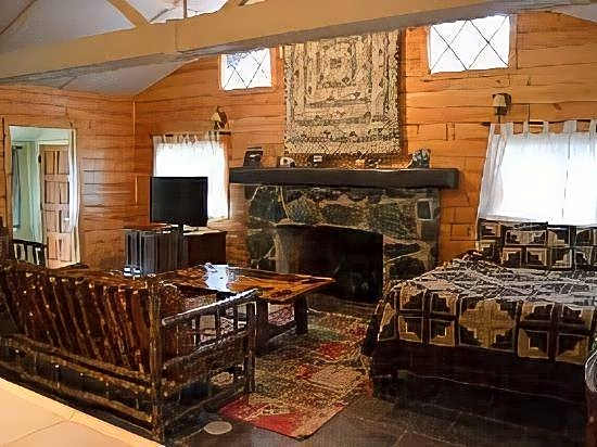 Red BUD Lodge