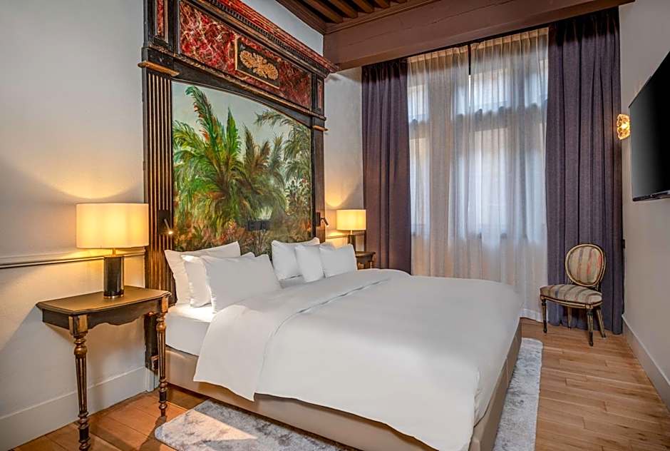 Cour des Loges Lyon, a Radisson Collection Hotel