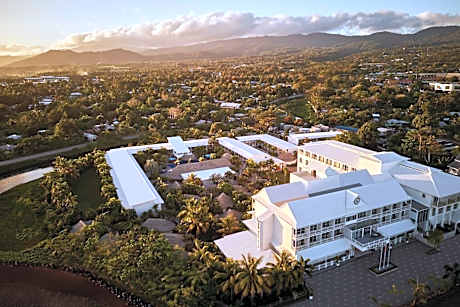 Sheraton Samoa Aggie Grey's Hotel & Bungalows