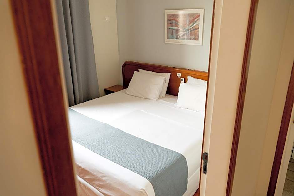 Photo 1 of 8 of Standard 1 King Bed