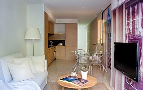2 BEDROOM APARTMENT 2 BATHROOM CAPACITY 4 PAX