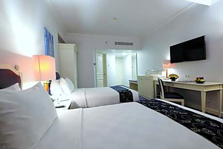 Club Room with Sea View